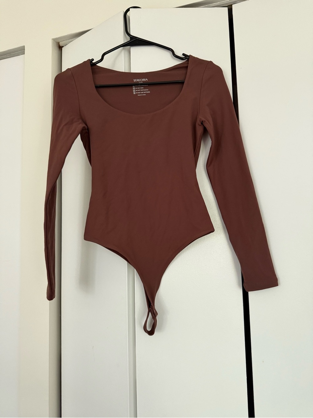 ReoRia Long Sleeve Scoop Neck Bodysuit in Brown